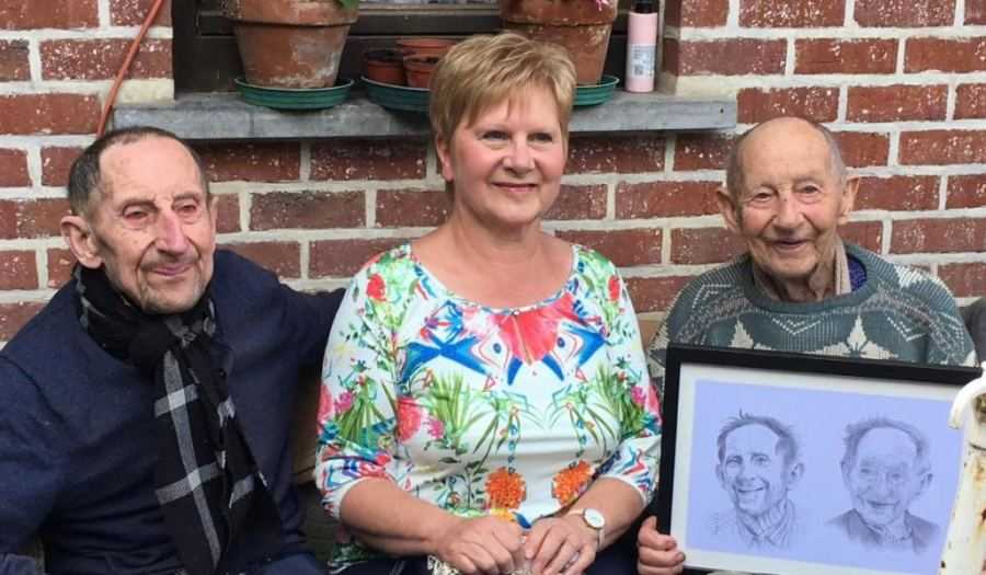 Hubert en Louis met Christel en haar pentekening