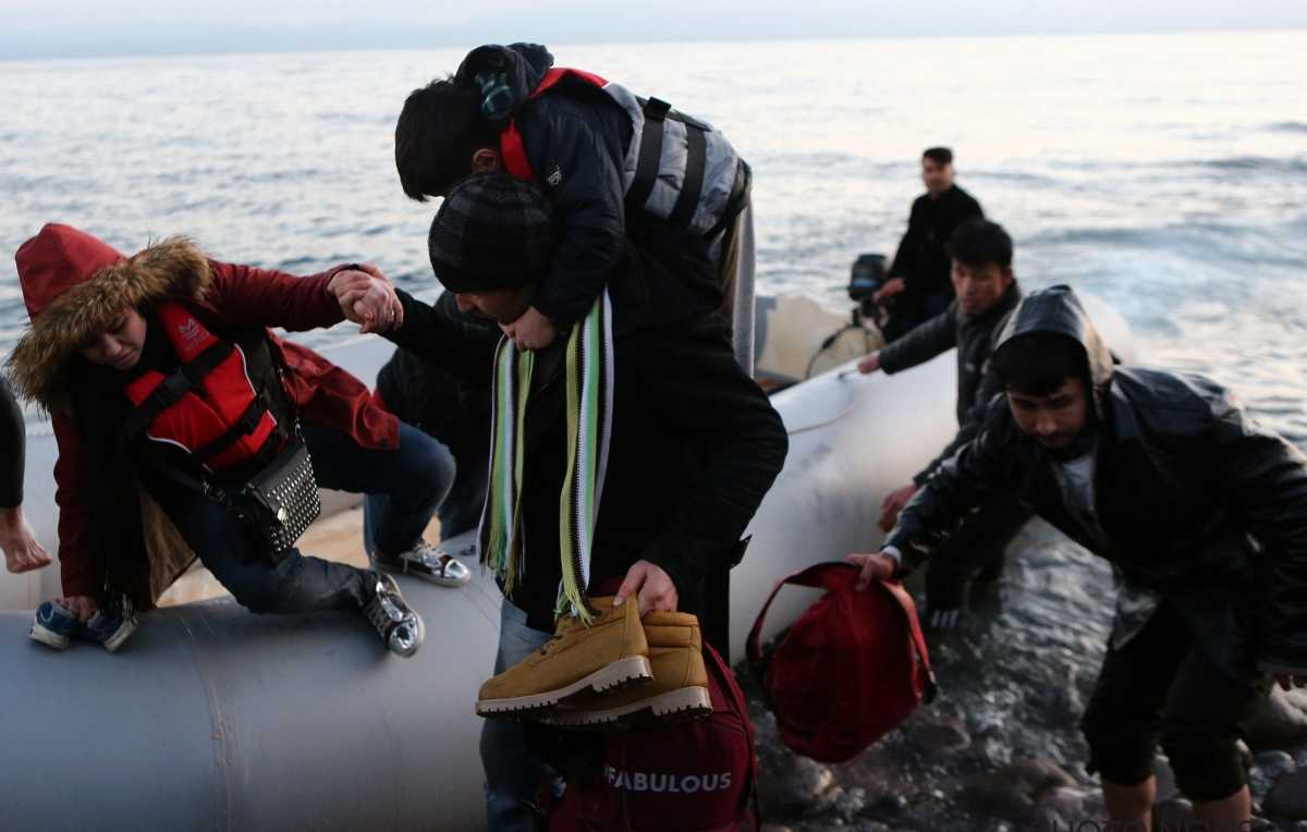 asielzoekers vluchtelingen op een boot