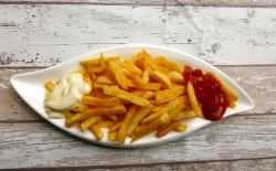 frieten, maynaise, ketchup