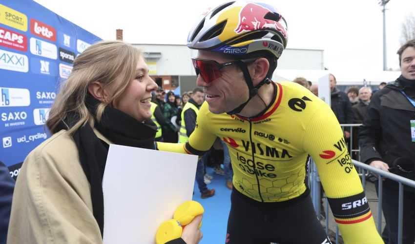 Sarah De Bie kijkt op naar haar man Wout van Aert: “Is fenomenaal bij hem”